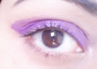 How to Turn any Eye Shadow into Eye Gloss