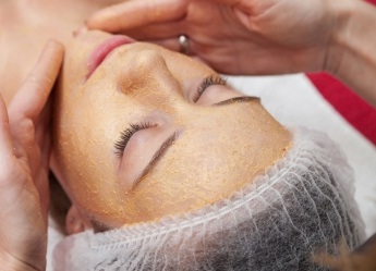 12 Fastest Ways To Get Glowing Face in Minutes
