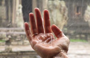10 Best Budget Beauty Tips For Monsoon beauty tips for monsoon