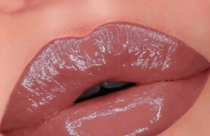 How to Pick Lipstick Colors that Make a Statement!